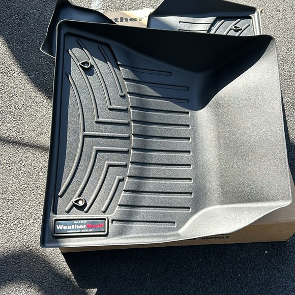 Weather Tech BMW X5 2024 model. Front and back seat covers. NWT - Picture 2 of 5